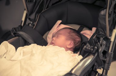 Asyalı babay kız closeup uyku