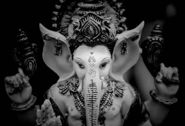 Ganesh fil Hindu Tanrı heykeli closeup zengin ve br için odaklı