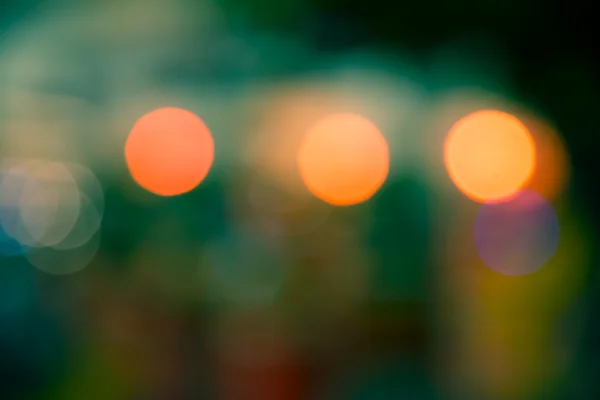 Verde e laranja bokeh luz brilhante borrão abstrato da vida da cidade — Fotografia de Stock