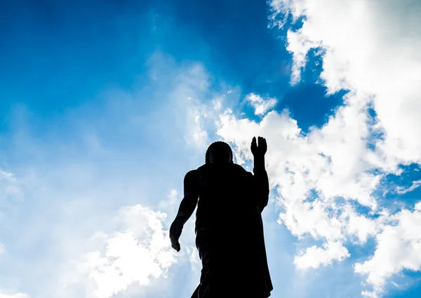 Estatua de Buda ok signo poste vista inferior con silueta oscura con — Foto de Stock