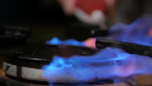 Сжигание газа и выключение крупным планом 180 кадров в секунду видео — стоковое видео