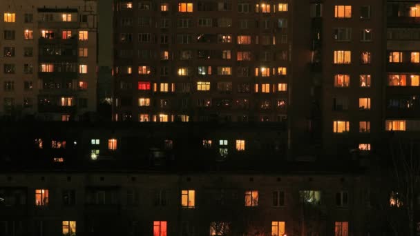 Edificio Residencial Ventanas noche — Vídeo de stock