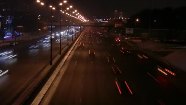 Tráfego noturno rodoviário — Vídeo de Stock