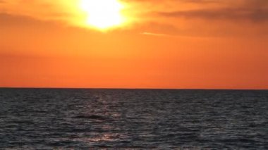 Günbatımı okyanus güneş