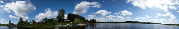 Sjön panorama village — Stockfoto