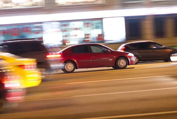 夜の車の動き — ストック写真