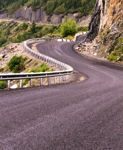 Curved mountain road — Stock Photo, Image