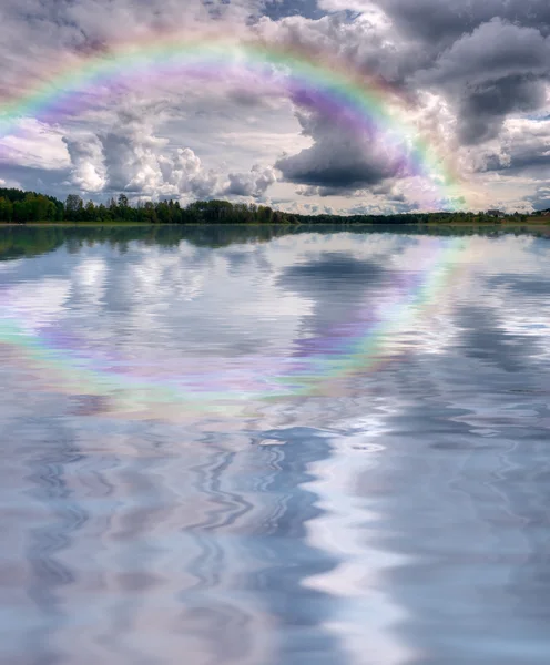 Nubes reflexiones arco iris — Foto de Stock