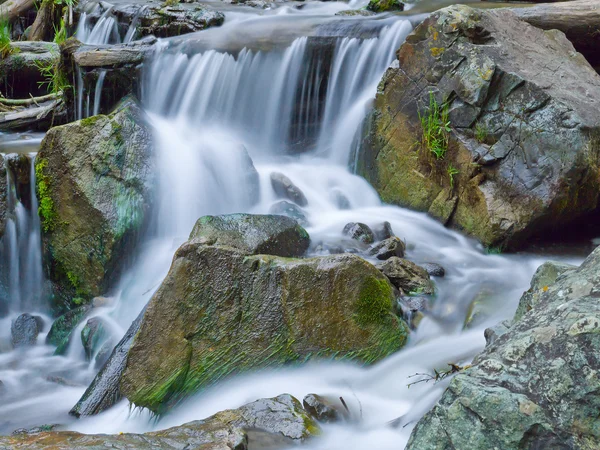 Cascata del fiume di montagna — Foto Stock