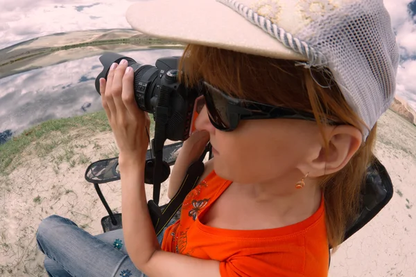 Meisje natuurfotograaf — Stockfoto