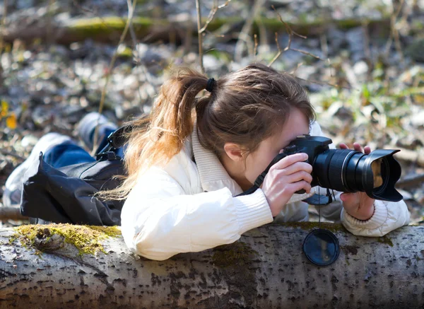 Girl vild naturfotograf — Stockfoto