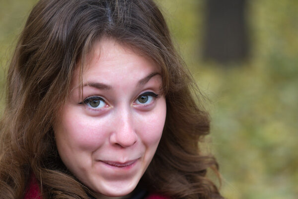 Девушка удивлена смущен
