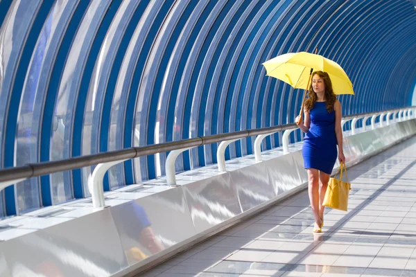 Mädchen-Regenschirm — Stockfoto