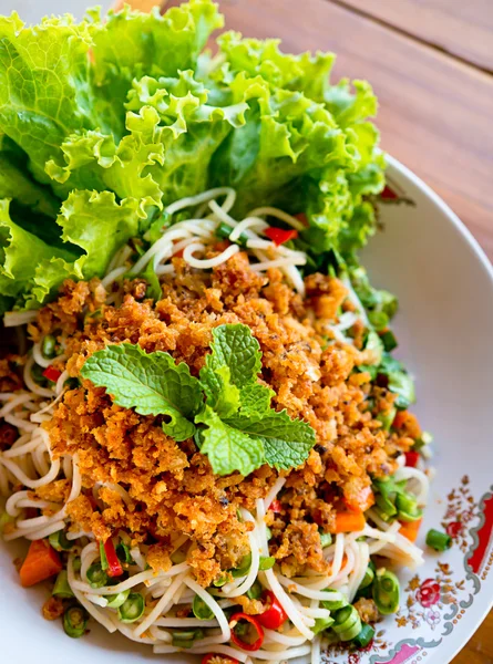 acılı pirinç şehriye salatası