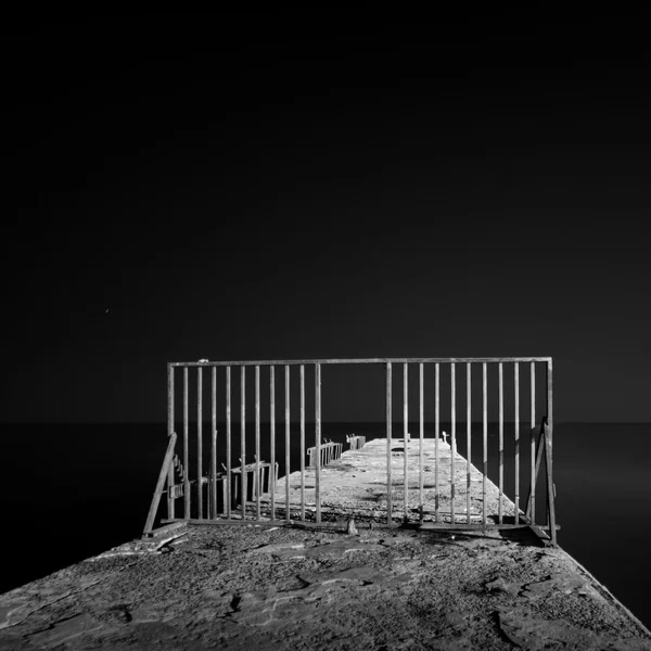 Ночной черный пейзаж — стоковое фото