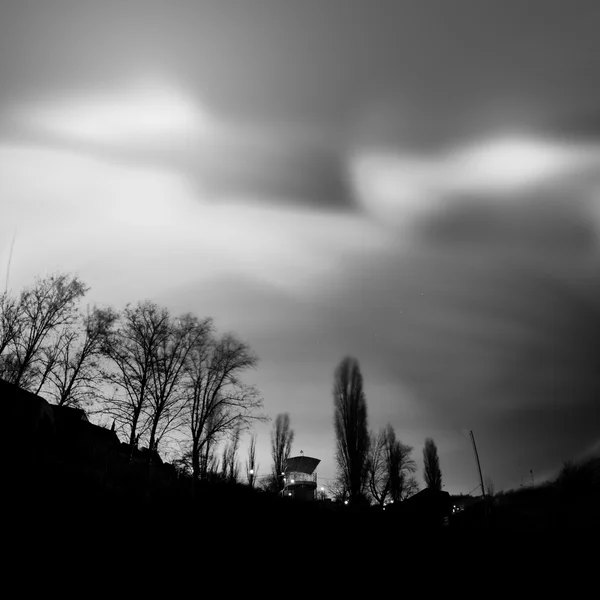 Schwarz-weiße dunkle Landschaft lizenzfreie Stockfotos