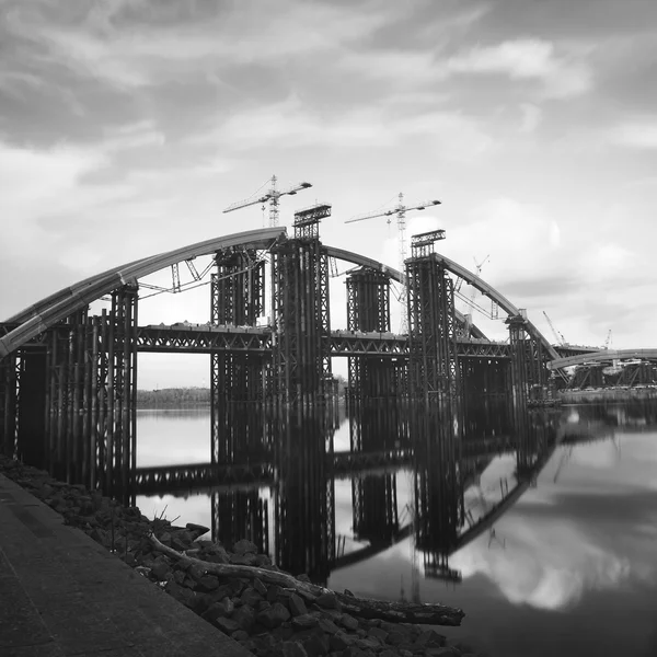 สะพานที่เปิดรับแสงยาว — ภาพถ่ายสต็อก