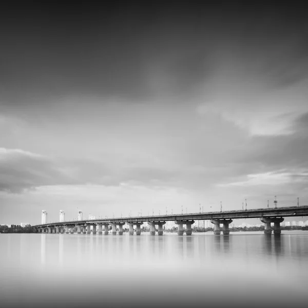 Langzeitbelichtungsbrücke — Stockfoto