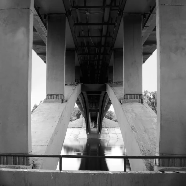 Langzeitbelichtungsbrücke — Stockfoto