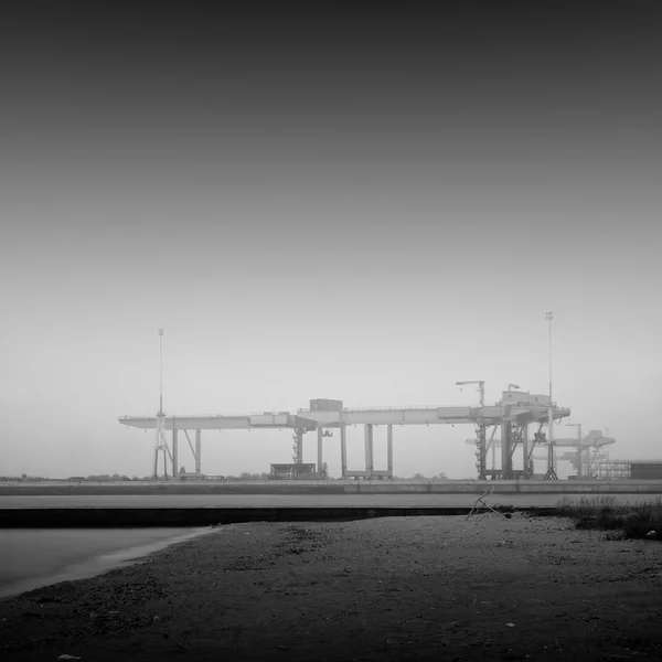 Reflexão industrial — Fotografia de Stock