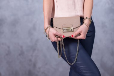 Çanta moda trendleri. Güzel şık çanta yakın çekim