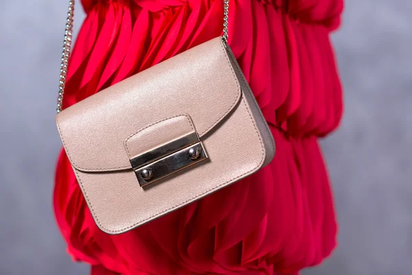 Táska divat trendek. Gyönyörű, elegáns táska közelről — Stock Fotó