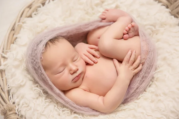 Güzel yeni doğan bebek kız Stok Fotoğraf