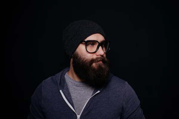Jóképű férfi nagy szakáll, szemüveg és kalap — Stock Fotó