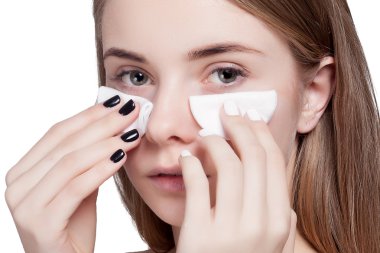 pamuk yastık kullanan kadın