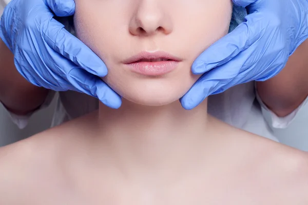 Belleza Mujer cirugía de cara de cerca retrato — Foto de Stock