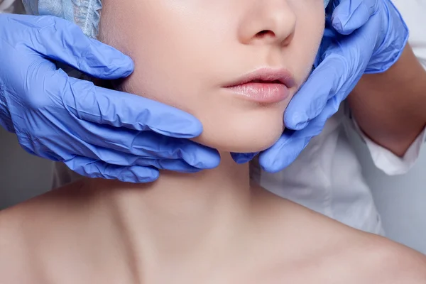 Beleza Mulher rosto cirurgia close up retrato — Fotografia de Stock