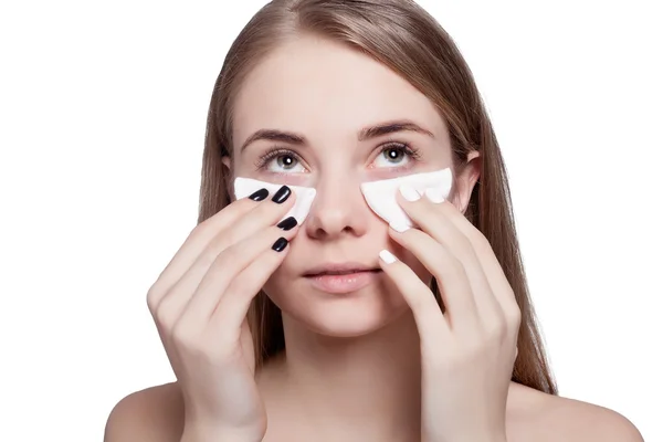 Woman using cotton pad — Stock Photo, Image