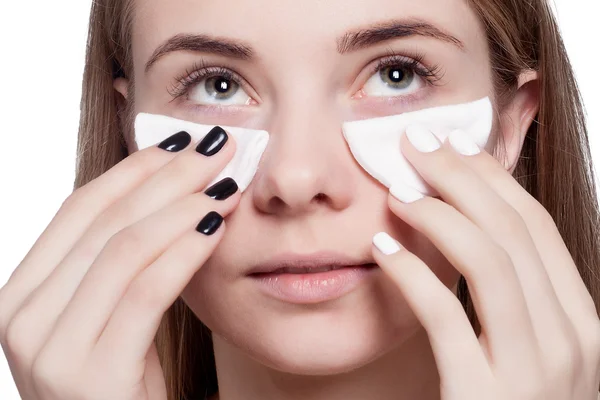 Woman using cotton pad — Stock Photo, Image