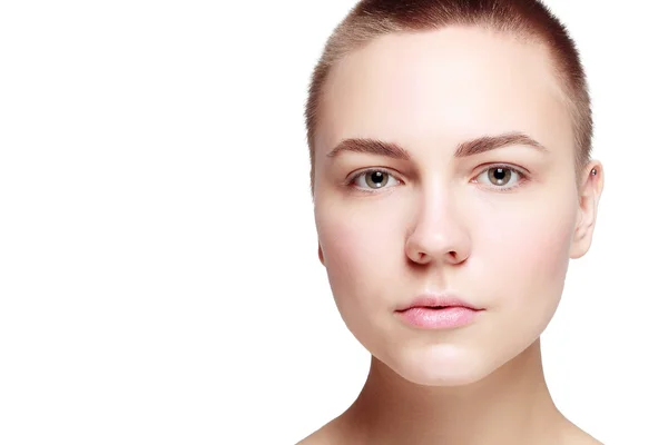 Mooie jonge vrouw schoon frisse huid gezicht close-up — Stockfoto
