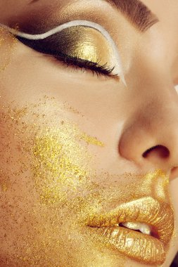 sihirli kız portre altın. Altın makyaj