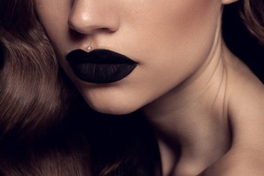 Güzellik siyah dudak makyaj