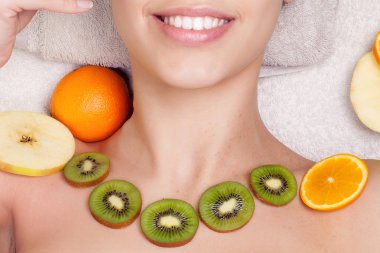 doğal ev yapımı meyve yüz maskeleri