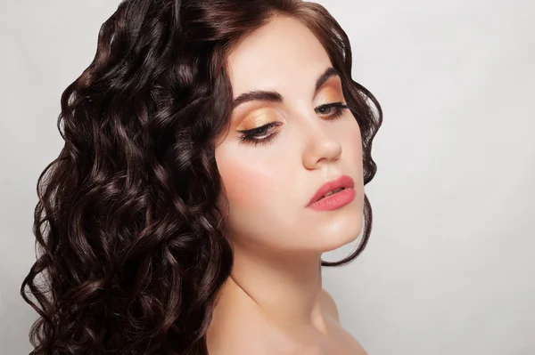 Woman with beauty long brown hair , posing at studio — Stock Photo, Image