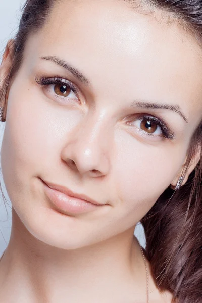 Retrato de belleza de mujer joven. Maquillaje suave natural . — Foto de Stock