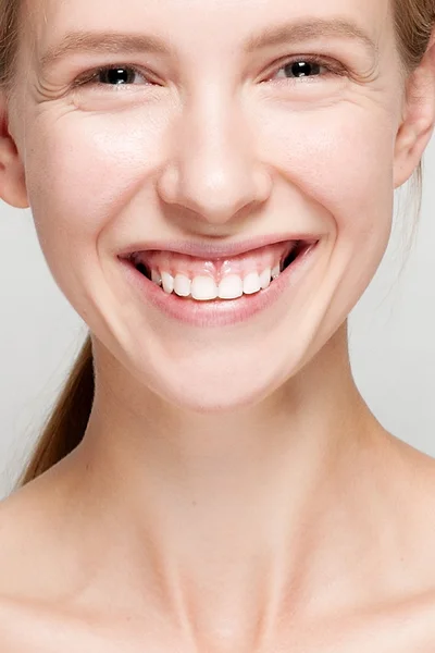 Hermosa mujer spa sonriendo . — Foto de Stock