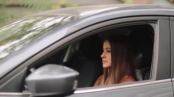 Driving Safety People Concept Young Woman Car Auto Present Gift — Vídeo de Stock