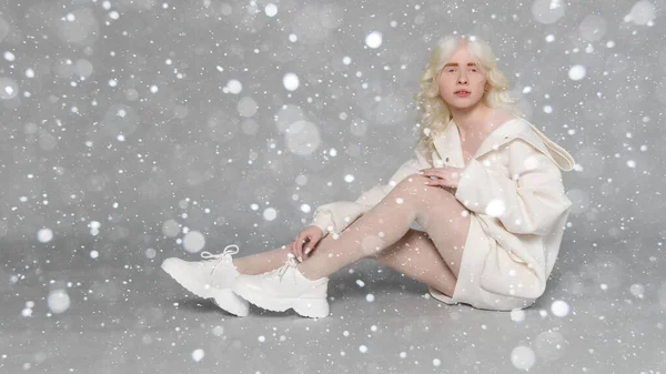 Nieve Invierno Navidad Gente Concepto Belleza Hermosa Chica Albina Con — Foto de Stock