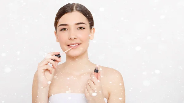 Snow Winter Christmas People Beauty Concept Cute Girl Applying Lip — Stock Photo, Image