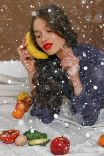 Nieve Invierno Navidad Gente Concepto Belleza Mujer Joven Grupo Frutas — Foto de Stock