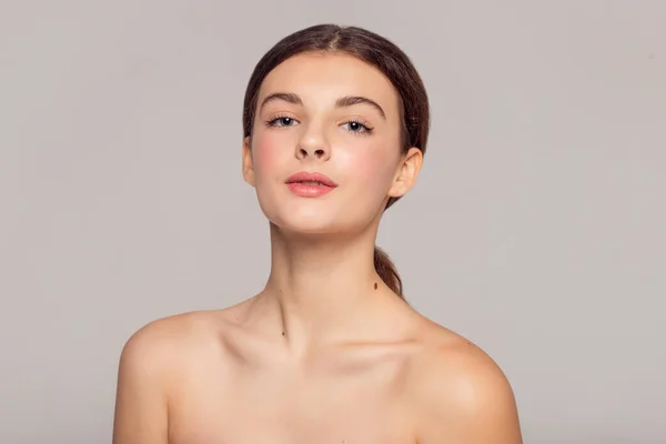 Concepto Salud Belleza Hermosa Mujer Joven Con Piel Limpia Fresca — Foto de Stock