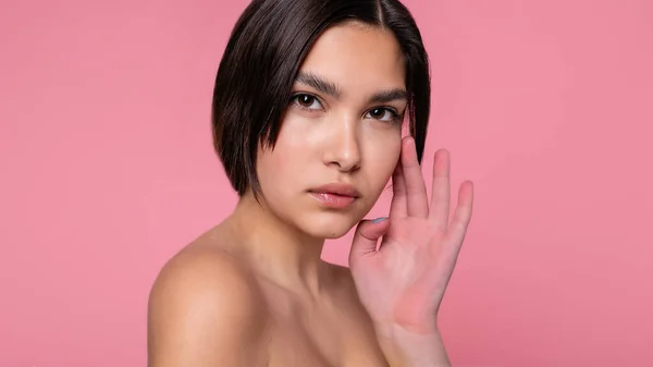 Tutup Wajah Cantik Wanita Muda Dengan Kulit Bersih Yang Sempurna — Stok Foto