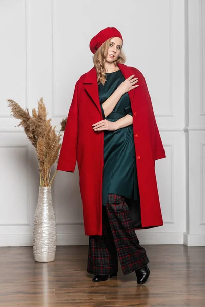 Fashion Glamour Concept Stylish Woman Beret Coat Light Background Coat — Stock Photo, Image