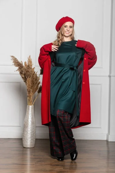 Fashion Glamour Concept Stylish Woman Beret Coat Light Background Coat — Stock Photo, Image