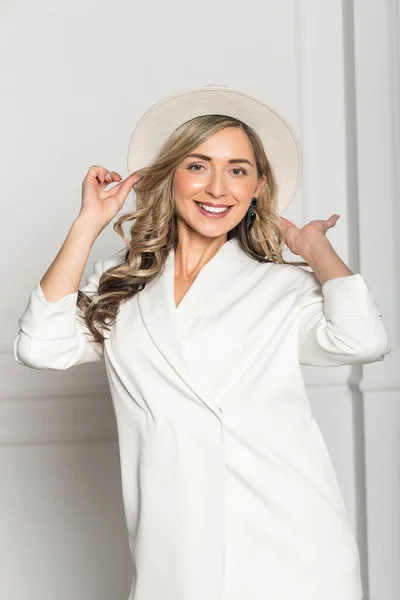Beautiful Young Girl Beautiful Figure White Trouser Suit Wide Brimmed — Stock Photo, Image