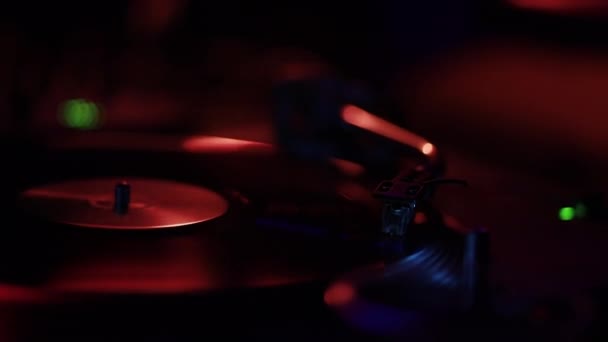 Cinemagraph Loop Vinyl Record Player Turntable Dengan Stylus Berjalan Sepanjang — Stok Video